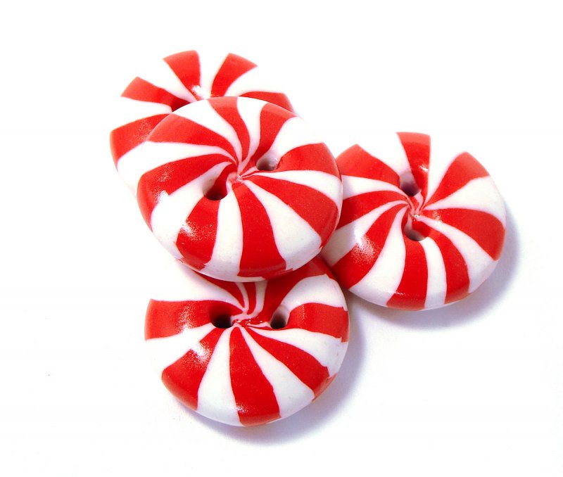 Красное и белое конфеты
