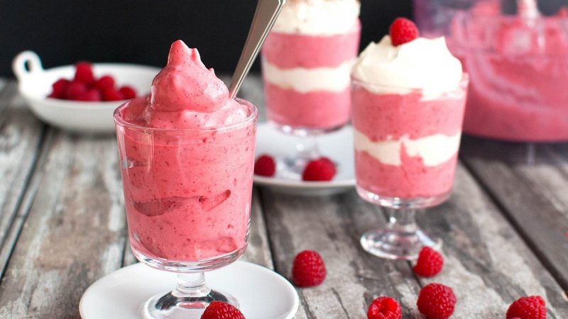 Розовый десерт