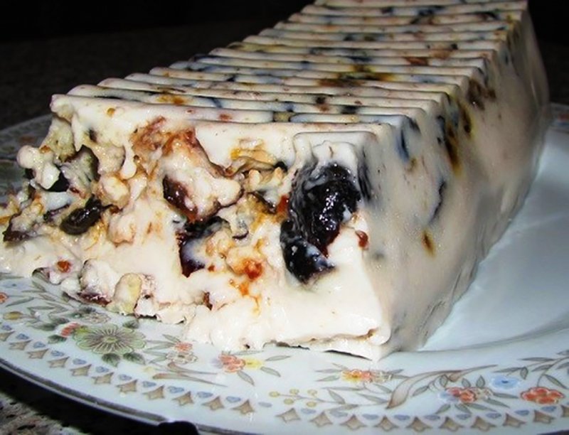 Чернослив, сметана и грецкий орех — идеальный десерт