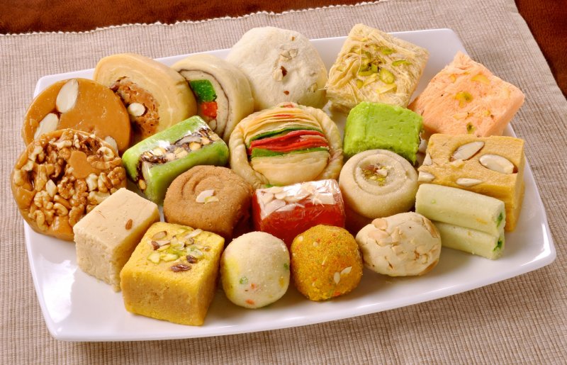 Индийские сладости на столе