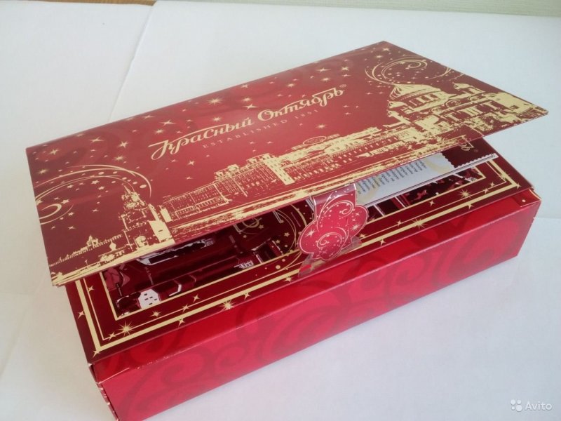 Подарочные коробки конфет красный октябрь