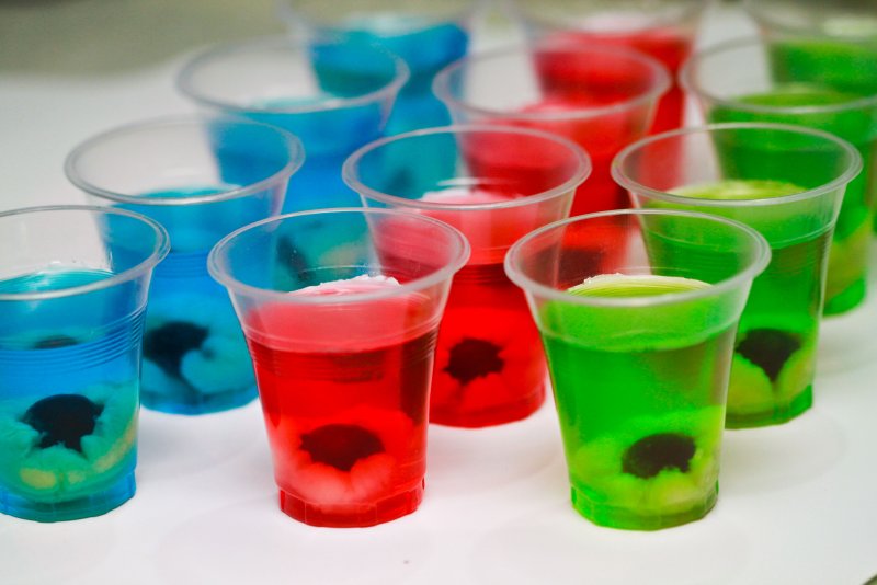 Разноцветное желе в стаканчиках