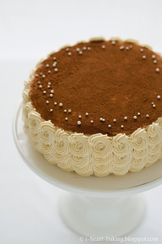 Украшение торта тирамису на день рождения