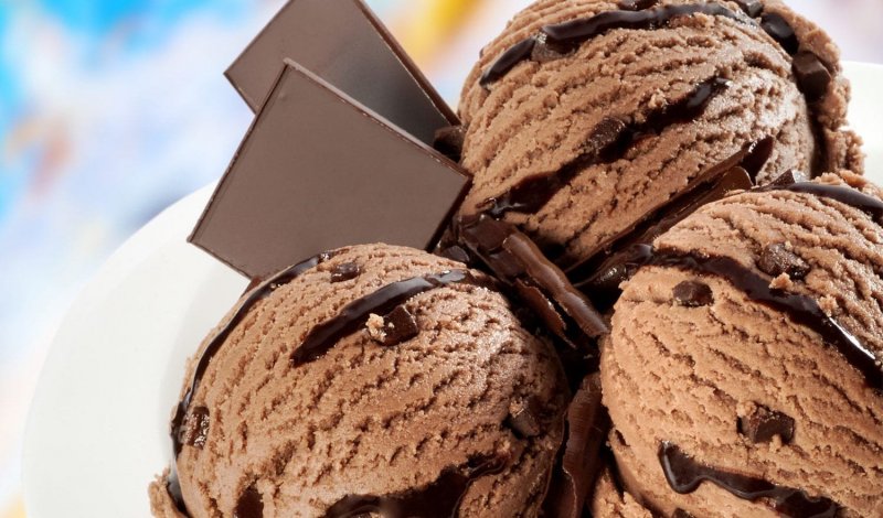 Мороженое с шоколадом