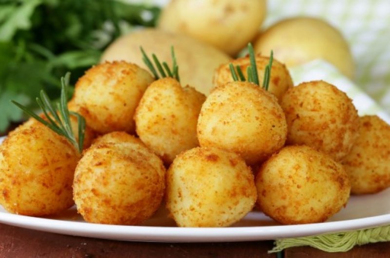 Картофельно сырные шарики во фритюре